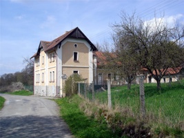W 004 myslivna Veletín.jpg